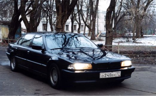 BMW E38.